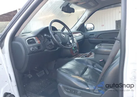 2008 Chevrolet Tahoe Ltz z USA, uszkodzony, nr VIN 1GNFC13J98J105581